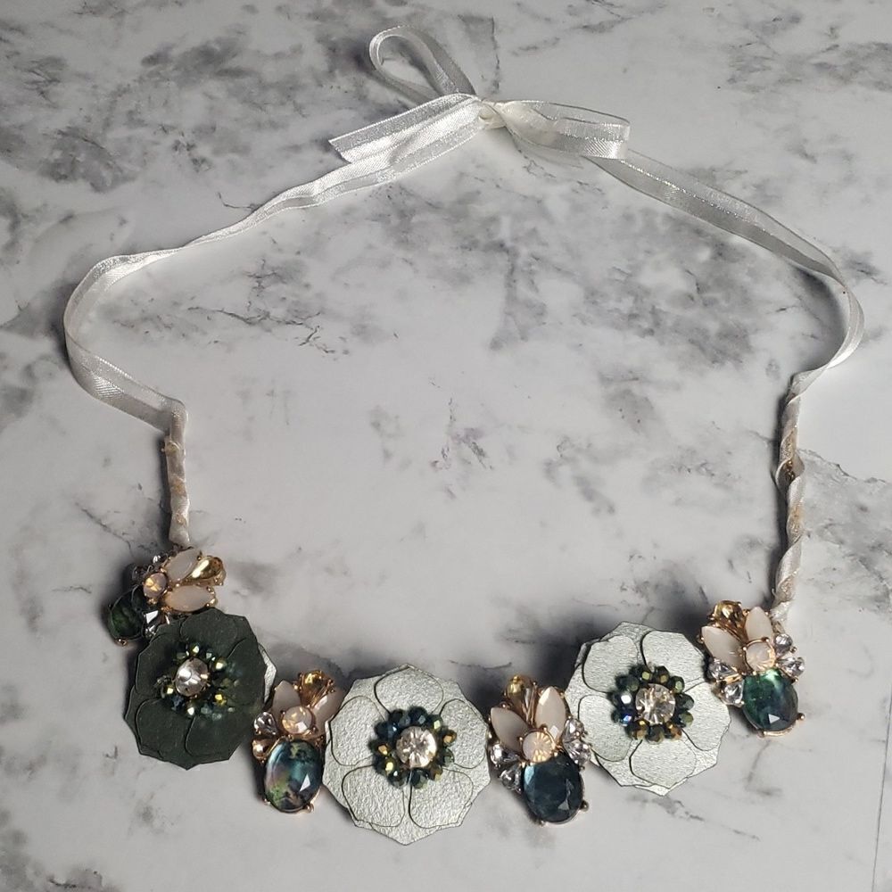 ‎Repurposed Blue Flower Necklace